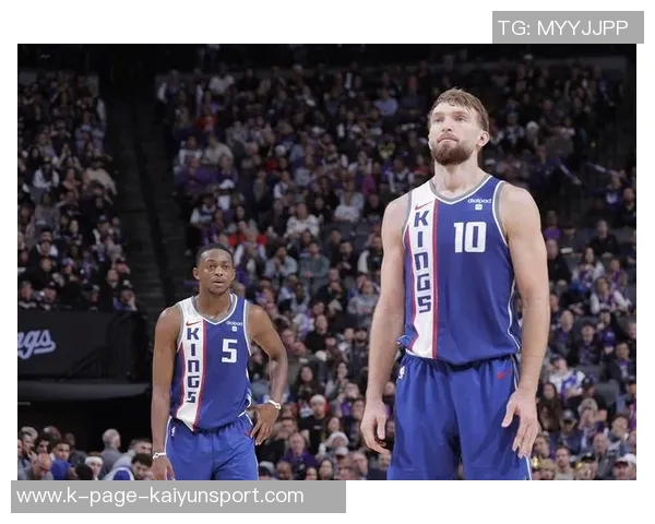 福克斯半场火力全开11投6中斩获15分4篮板4助攻表现出色